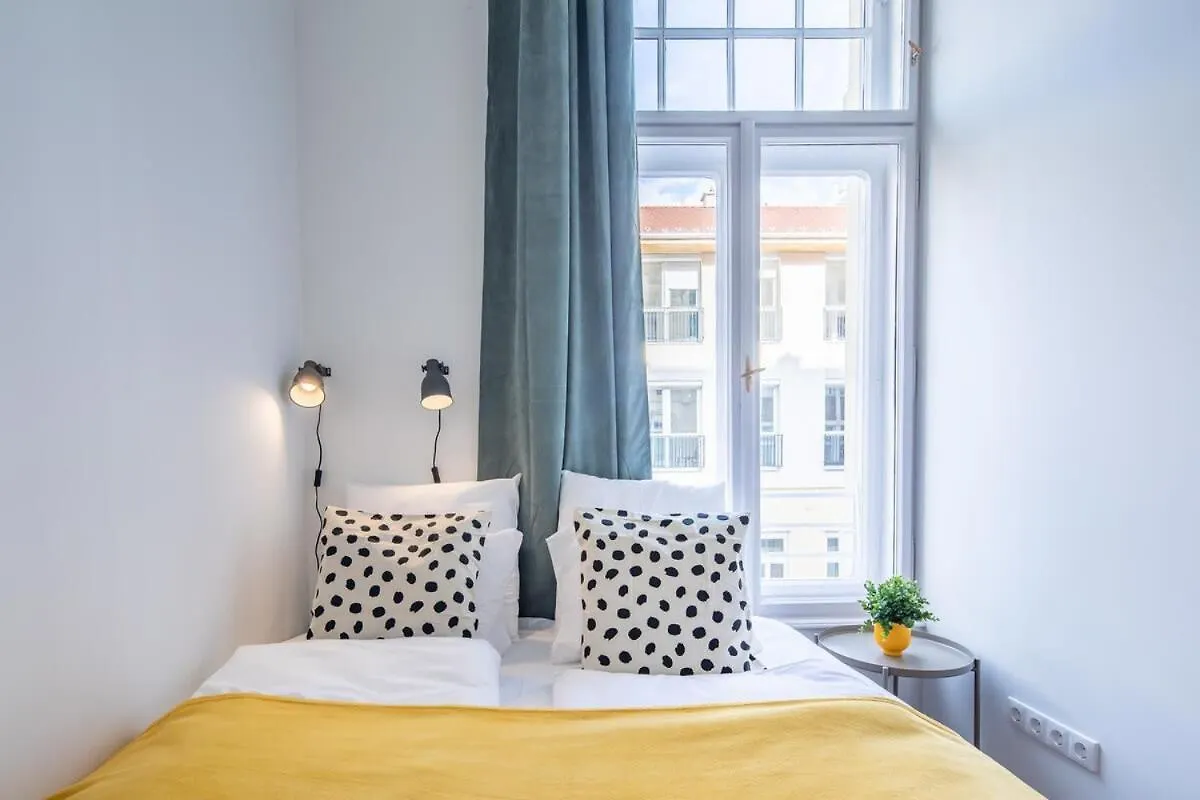 Central - New - Easy Sleep Budapest Apartment